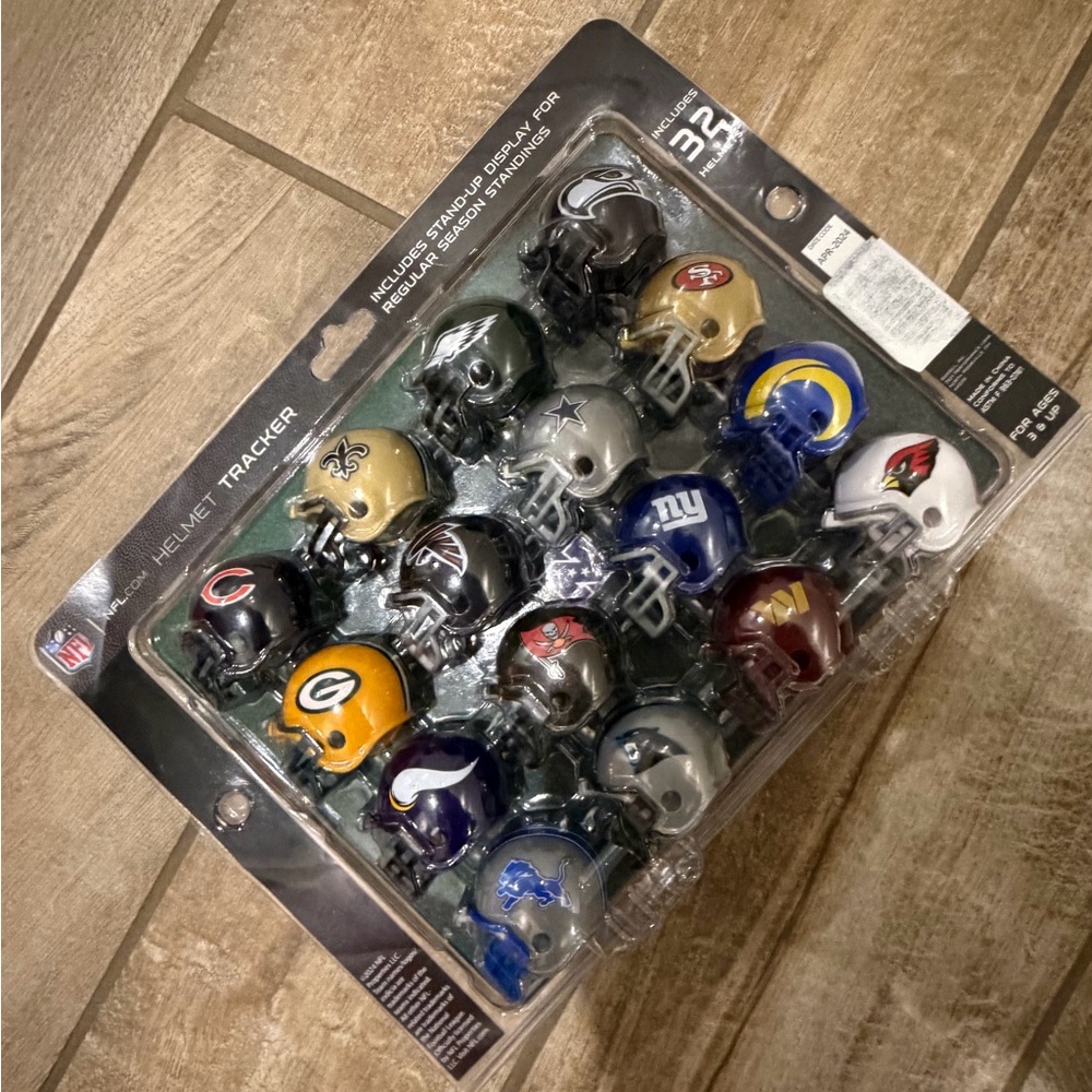 Riddell NFL Logo Football Helmet Tracker 32 Teams new in package